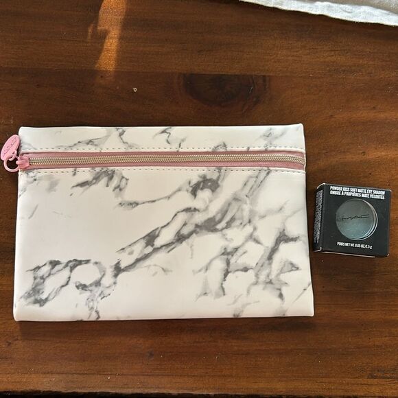 POWDER KISS SOFT MATTE EYE SHADOW NEW in box Ipsy bag Good Jeans color shade - Picture 2 of 12